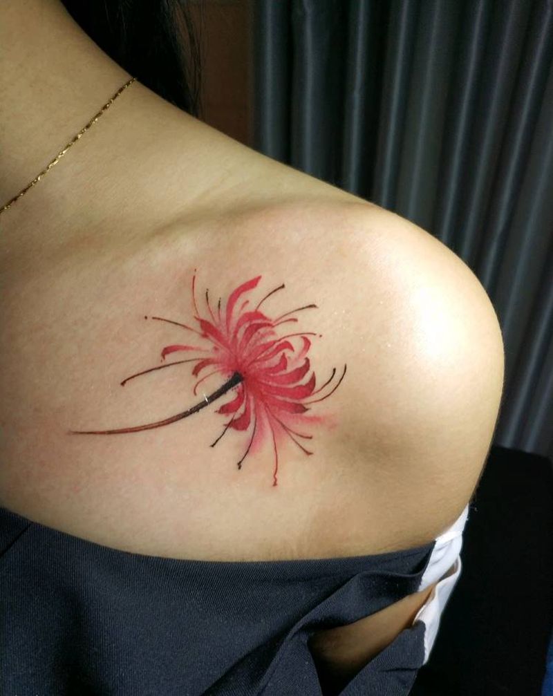 彼岸花纹身图片_肩部水彩彼岸花纹身图案