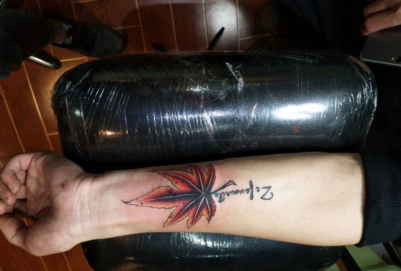 遮盖英文名  枫叶纹身图片