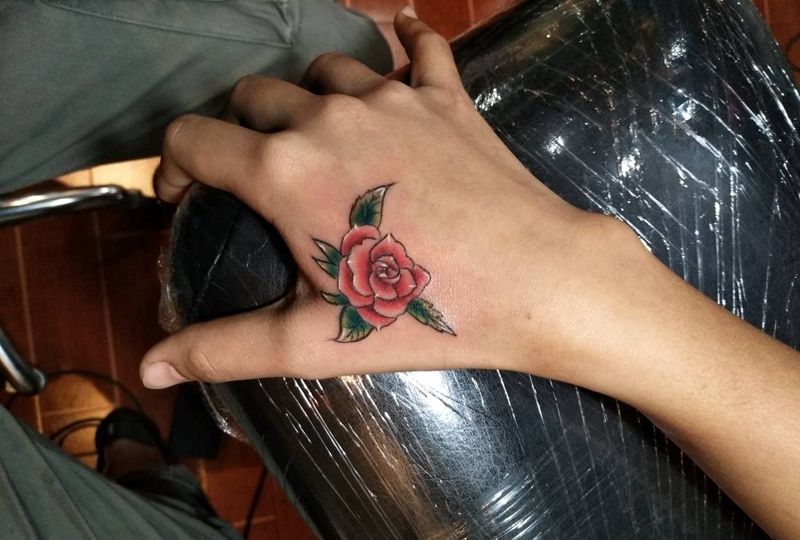 小玫瑰纹身图片