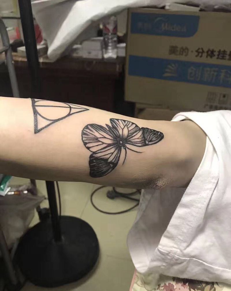 添加2个纹身图片