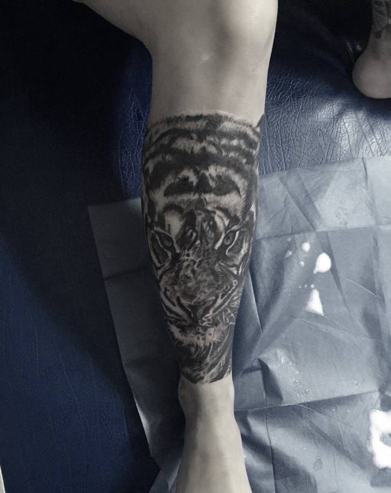 通宵完成写实老虎纹身图片_成品腿部写实动物纹身图案