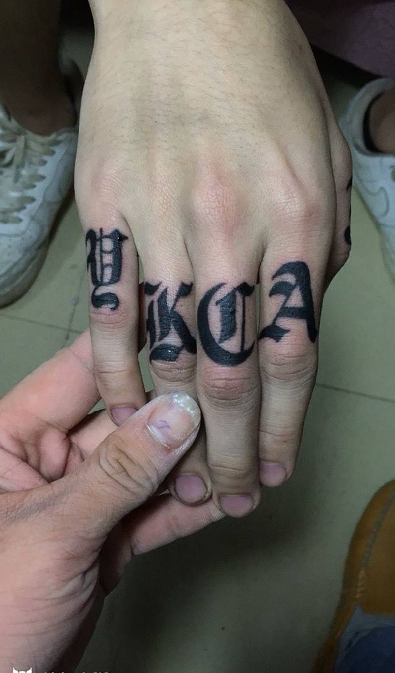 手指英文纹身图片