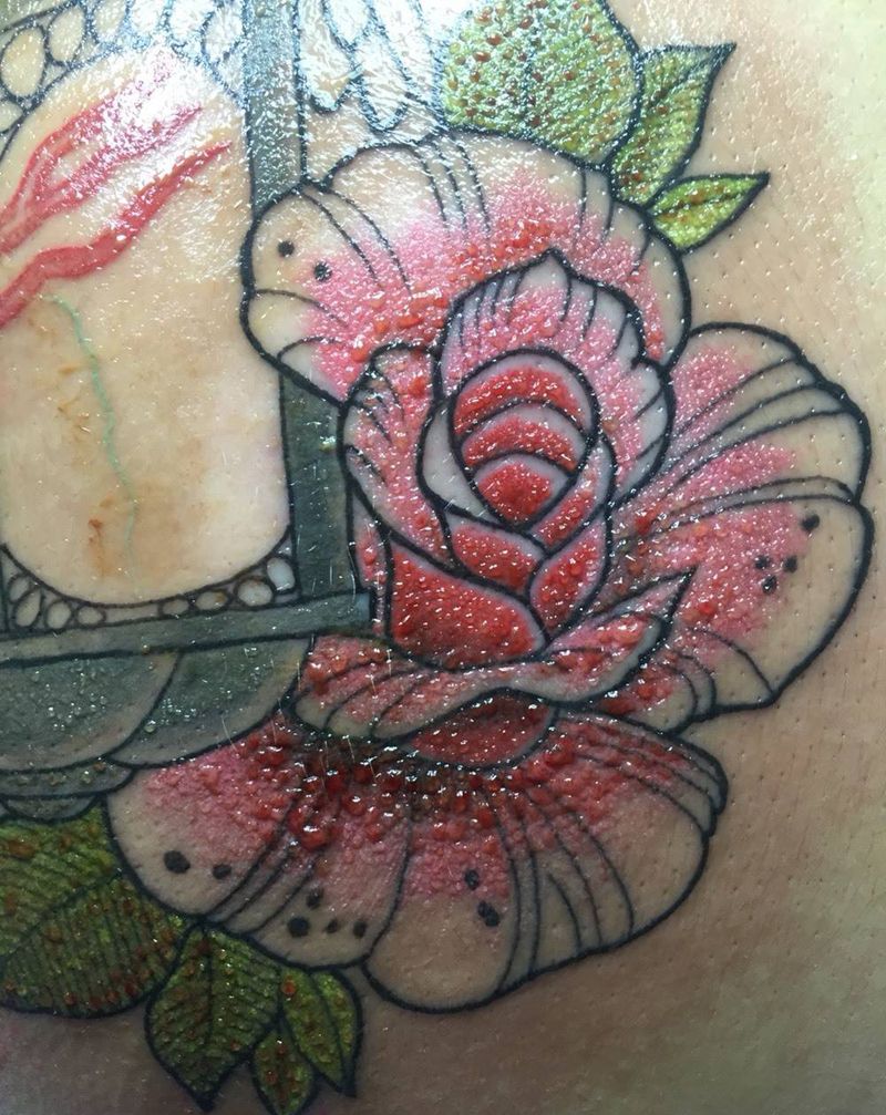 斯骨 花纹身图片_背部欧美成品纹身图案