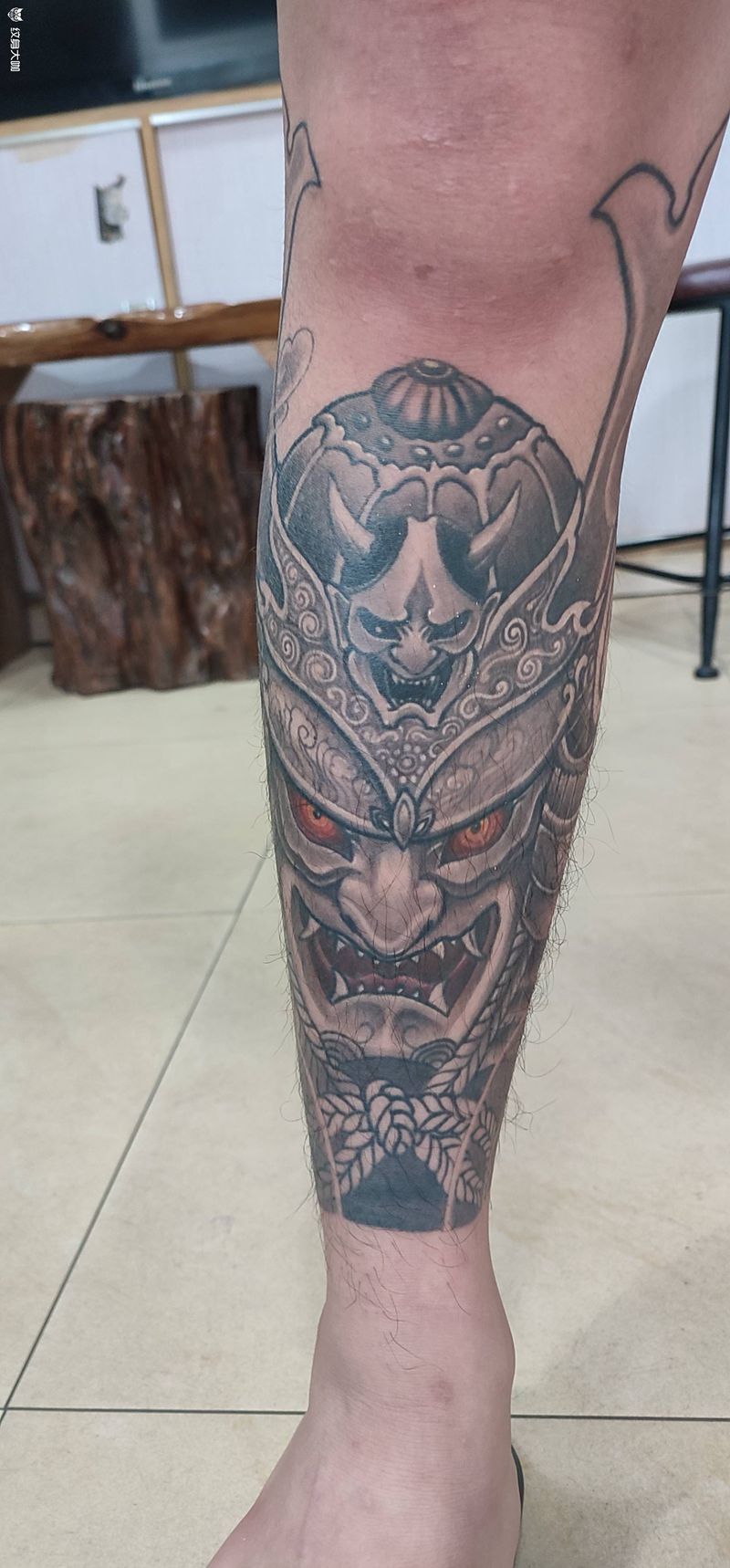 一腿毛纹身图片_腿部新传统纹身图案