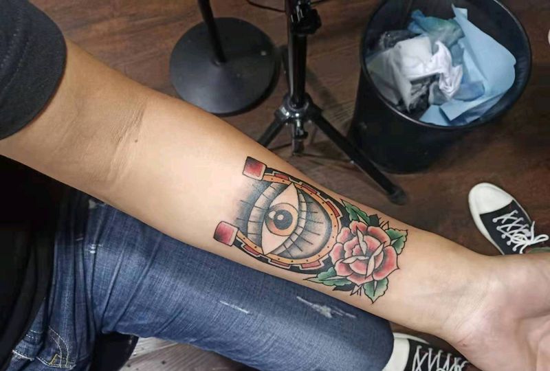 马蹄铁纹身图片_手臂Old School纹身图案