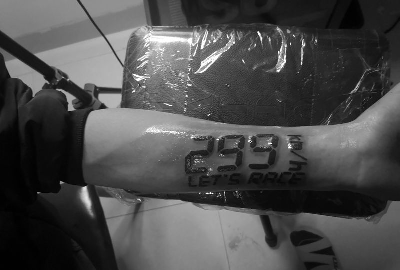 299码表纹身图片_手部纹身图案