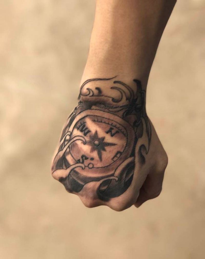 最近流行黑手指纹身图片