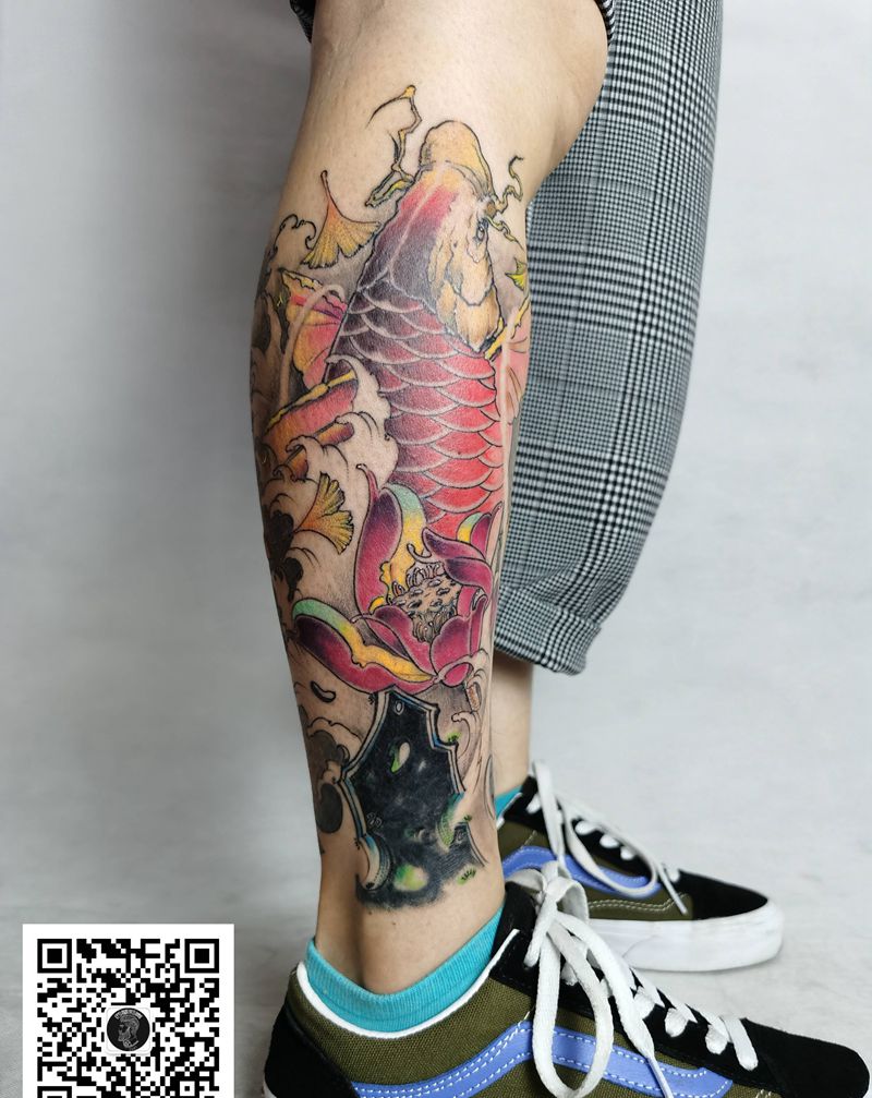 小腿锦鲤鱼纹身图片_腿部新传统水彩纹身图案