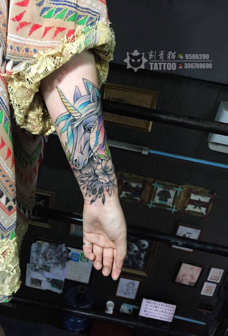 独角兽纹身图片_成品手臂手部欧美动物纹身图案