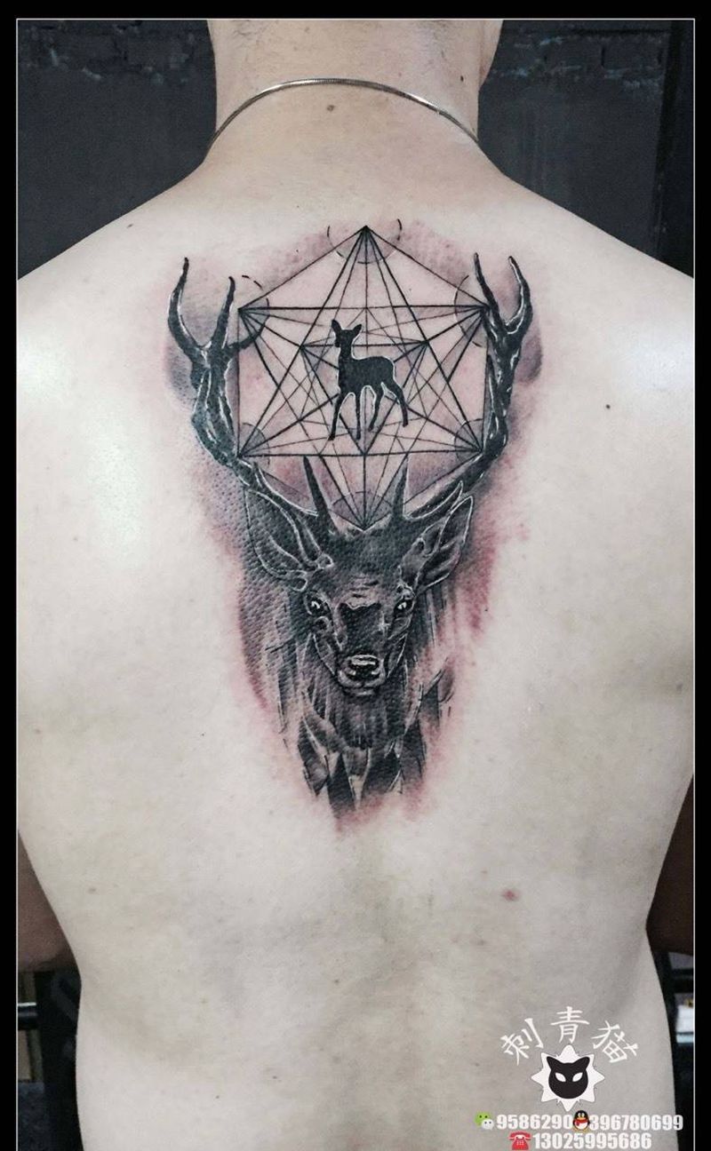 麋鹿纹身图片_成品肩部背部欧美动物麋鹿纹身图案