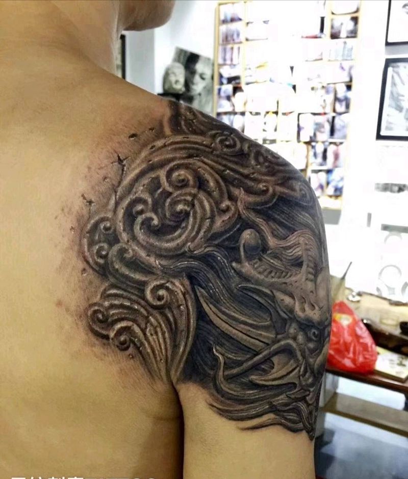 石雕龙头纹身图片_手臂肩部纹身图案