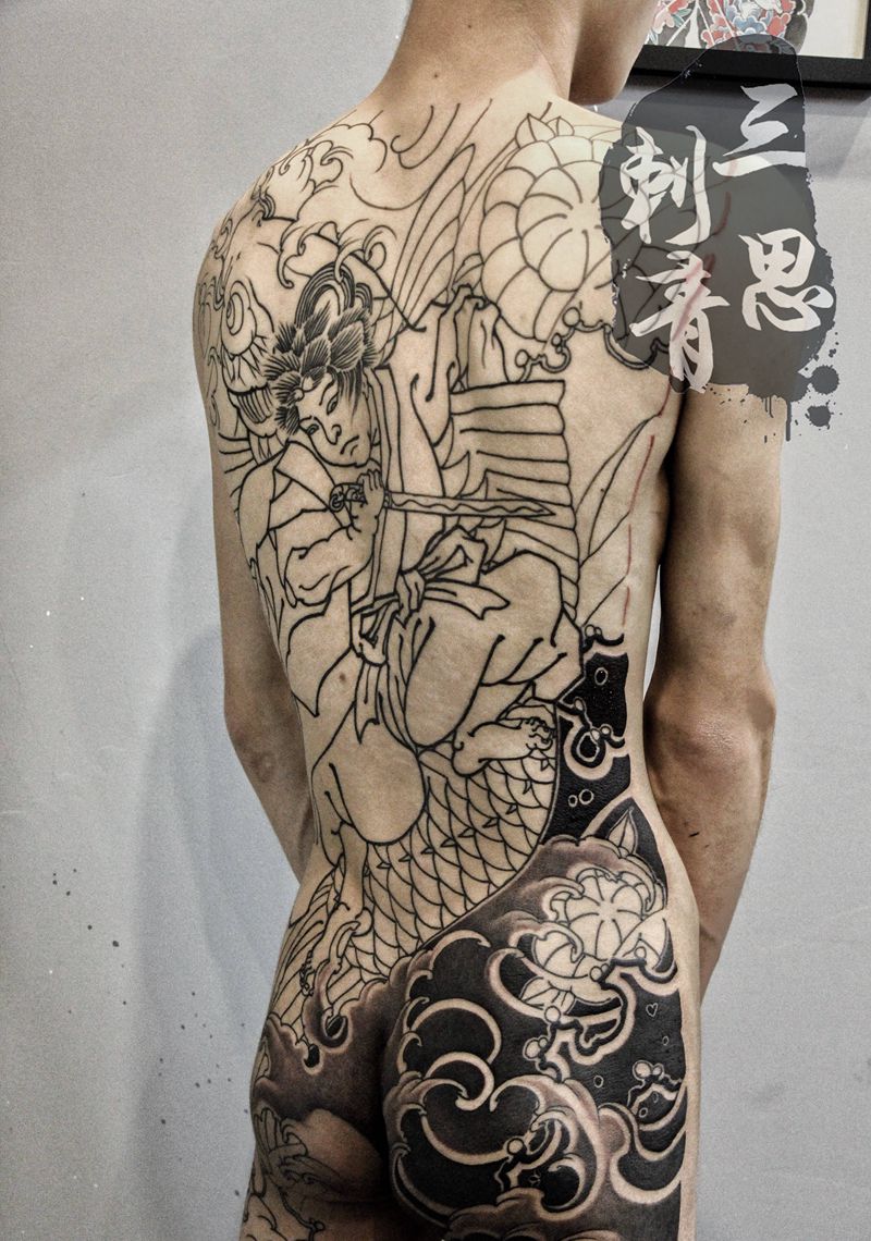 满背纹身图片_背部腿部新传统老传统纹身图案