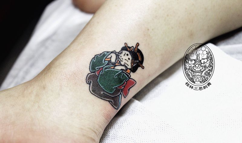 遮盖纹身图片_腿部老传统纹身图案