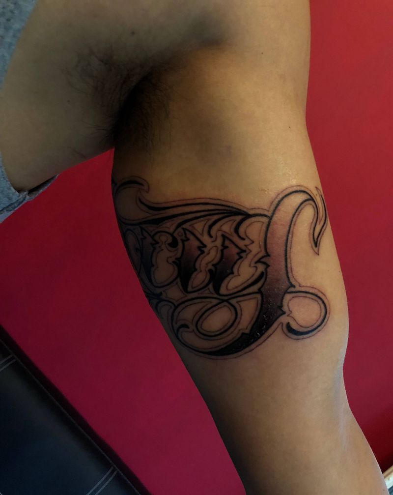 花体字纹身图片_手臂花体字纹身图案