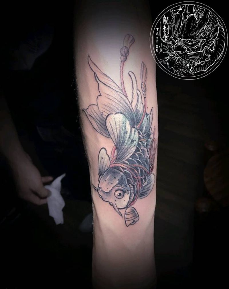 金鱼纹身图片_手臂新传统动物遮盖覆盖纹身图案