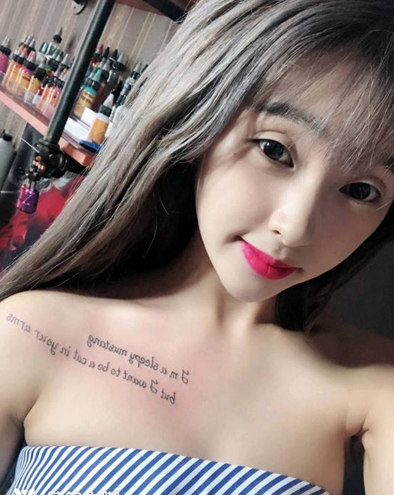 小清新纹身图片_胸部英文小清新纹身图案