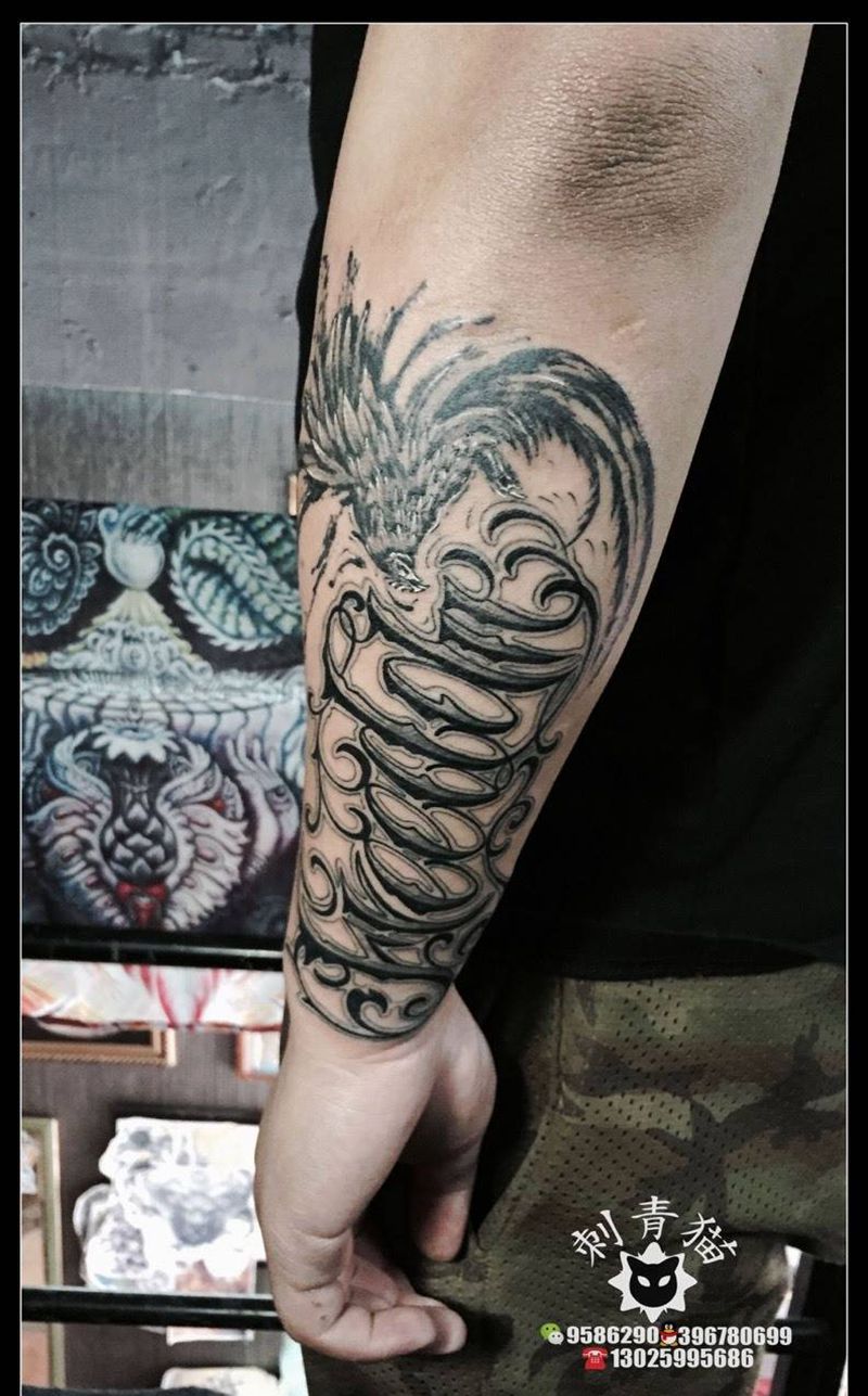 花体火鸟纹身图片_成品手臂手部欧美清新字符字母英文动物纹身图案