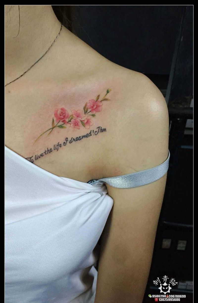 桃花.字母纹身图片_成品肩部传统清新植物桃花纹身图案