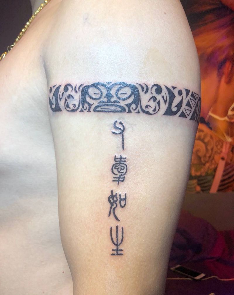 臂环遮盖纹身图片