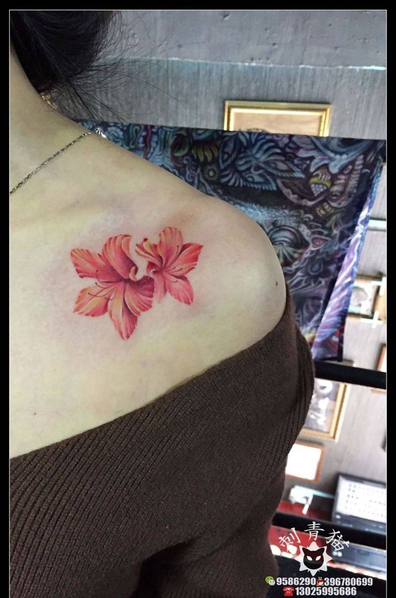 大红花纹身图片_成品肩部胸部原创传统欧美植物清新纹身图案