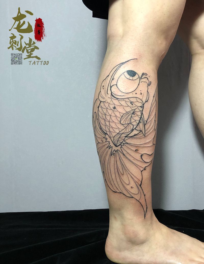 小腿的线条金鱼纹身图片_腿部金鱼线条动物纹身图案