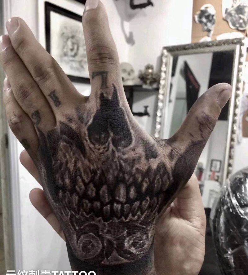 骷髅纹身图片_手部纹身图案