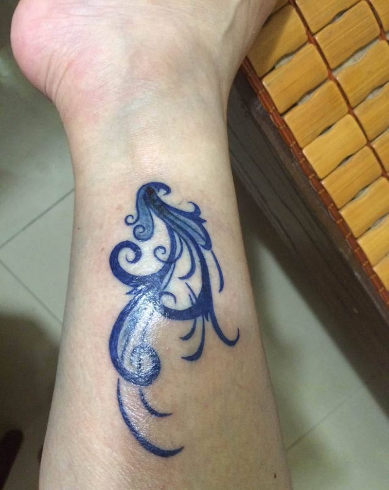 蓝色小图腾纹身图片