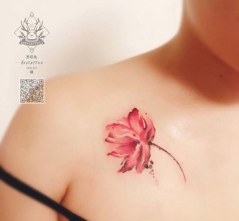 水墨風之蓮纹身图片_成品胸部国画纹身图案