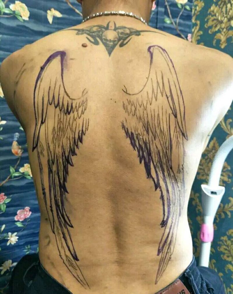 满背翅膀～纹身图片