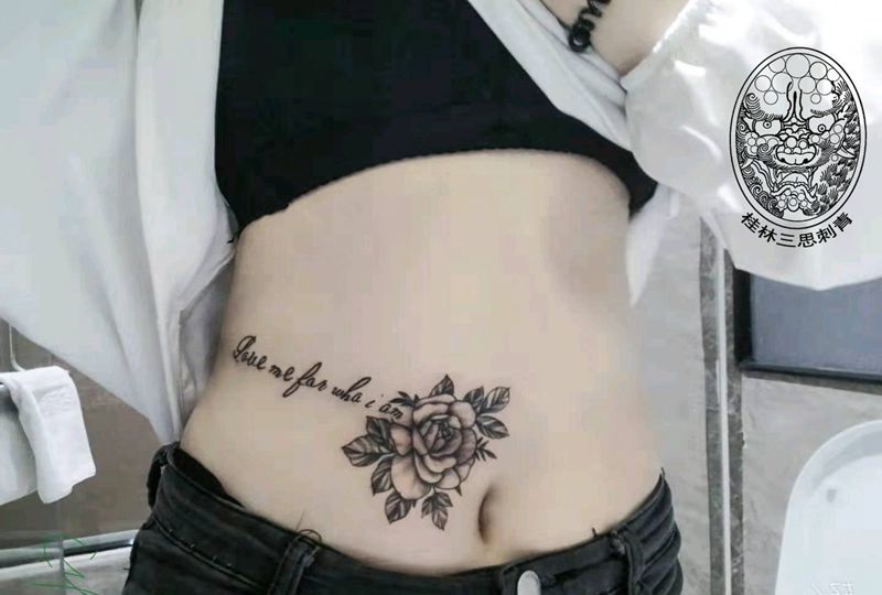 遮盖纹身图片_腹部点刺纹身图案