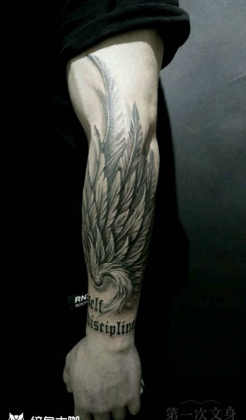 翅膀纹身图片_肩部手臂腿部纹身图案