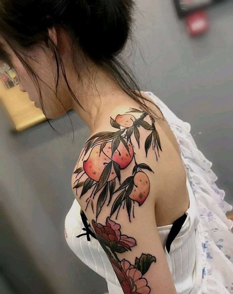 桃子纹身图片_肩部背部水墨水彩纹身图案