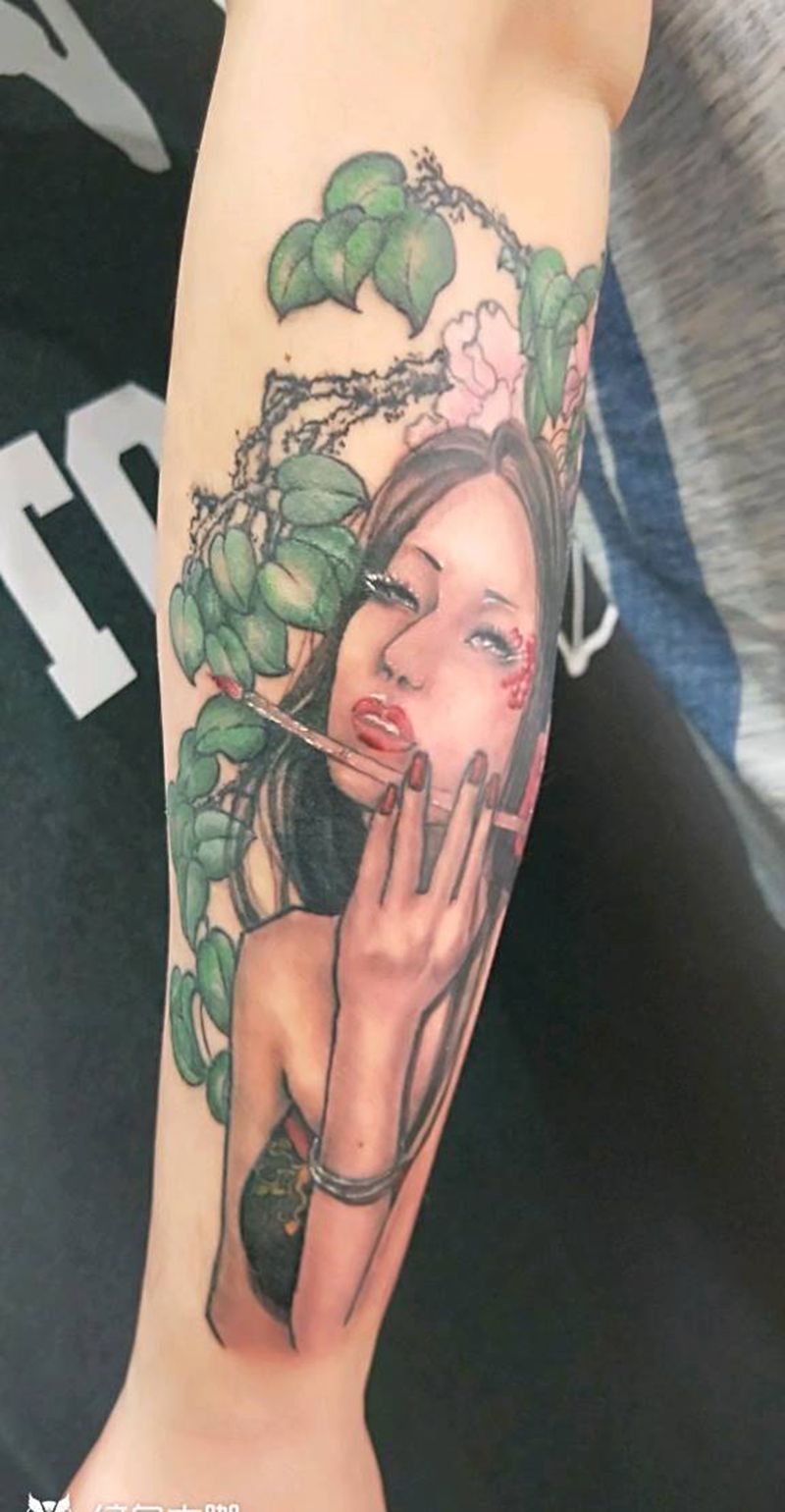 小臂艺伎纹身图片_新传统纹身图案