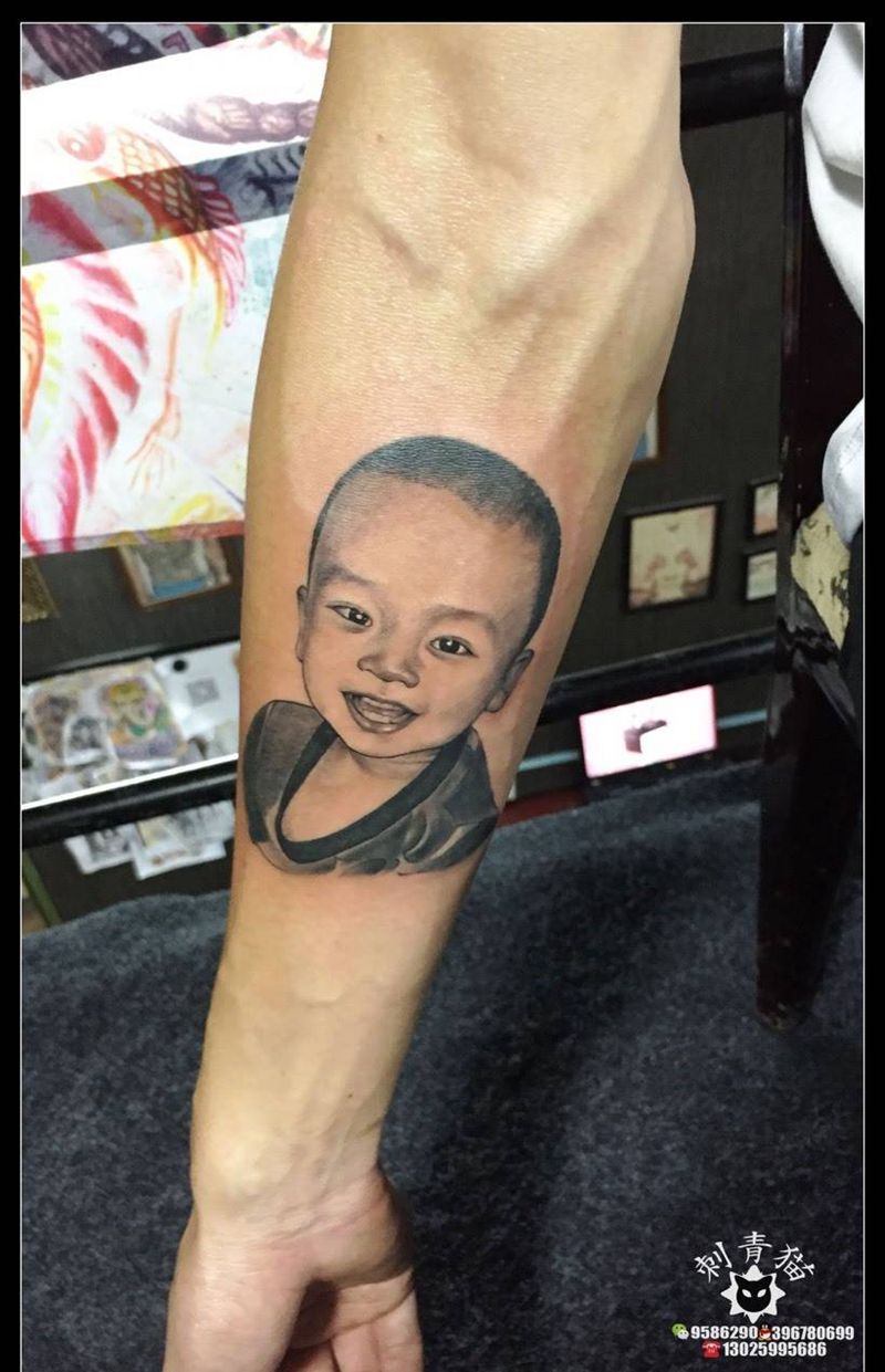 肖像纹身图片_成品手臂手部写实人物纹身图案