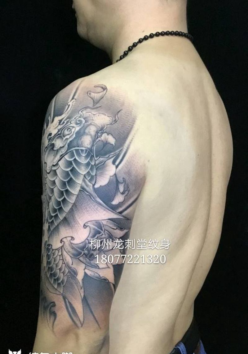 年年有余鱼纹身图片_手臂鱼纹身图案