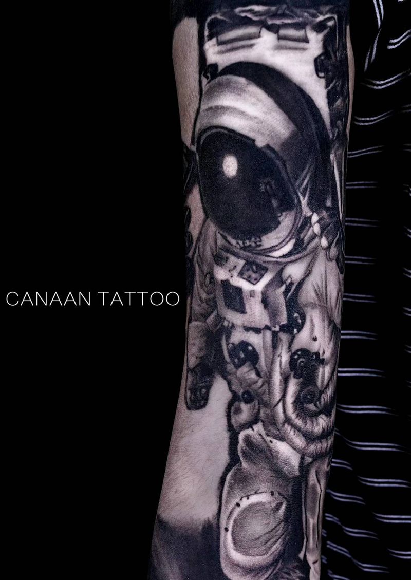 宇航员花臂纹身图片_手臂欧美写实纹身图案