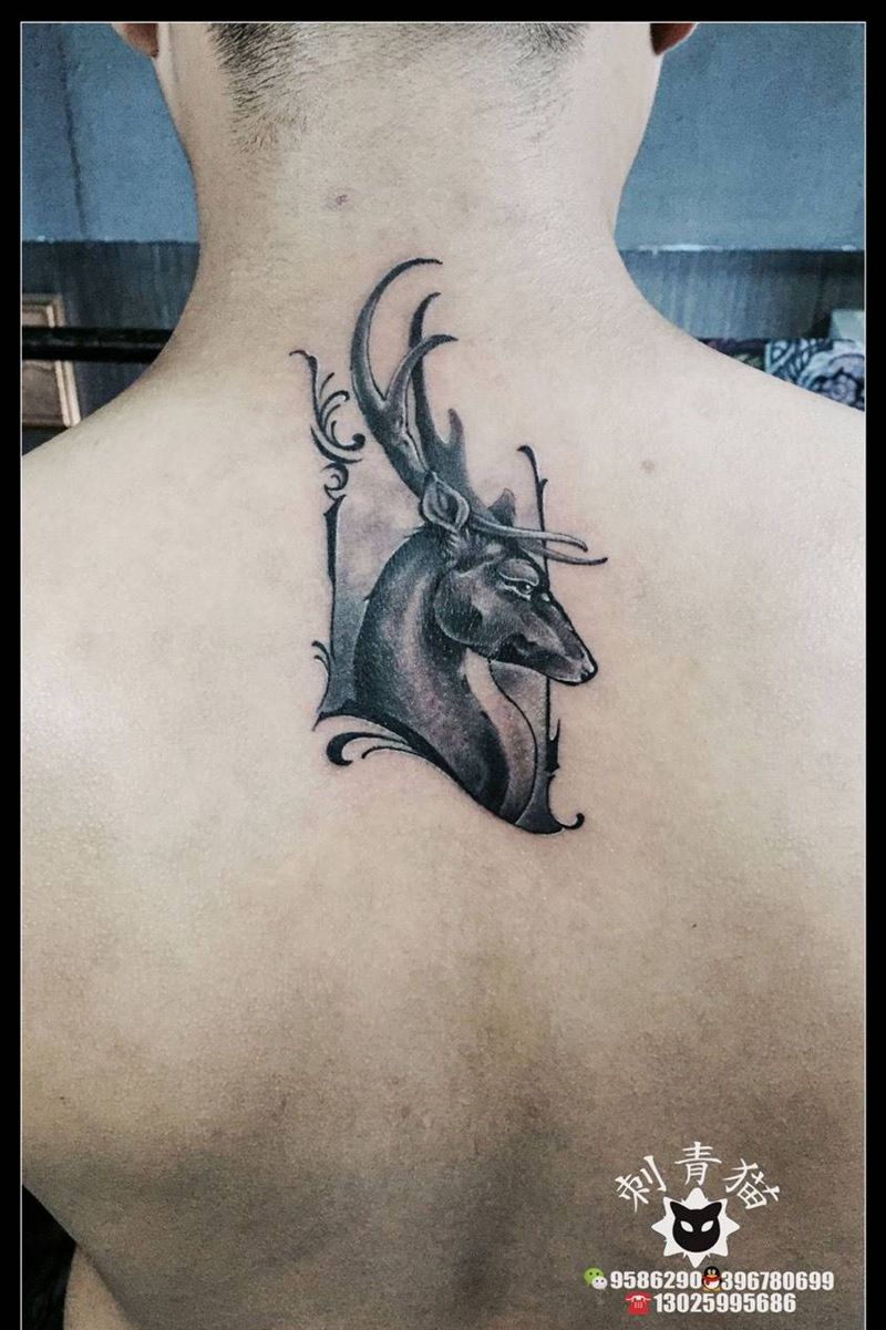 鹿纹身图片_成品背部欧美清新动物麋鹿纹身图案