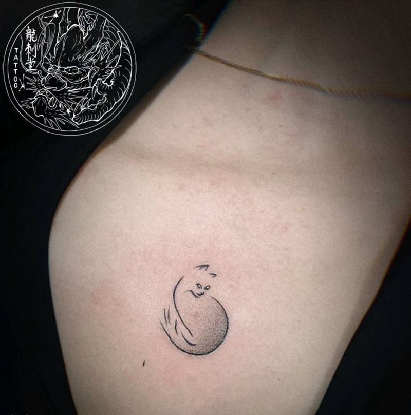 猫纹身图片_胸部新传统动物猫纹身图案