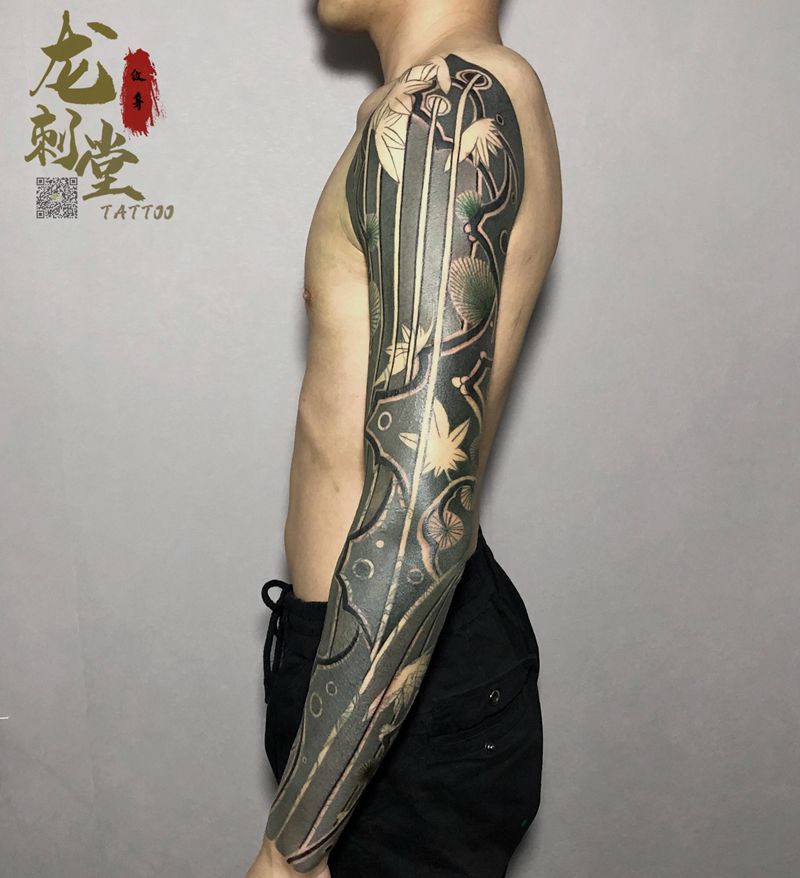 进行中的花臂遮盖纹身图片_手臂老传统龙刺堂花臂纹身图案