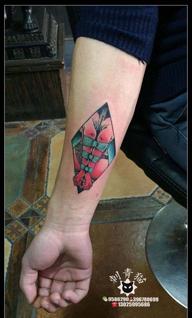 SM纹身图片_成品手臂手部欧美清新人物纹身图案