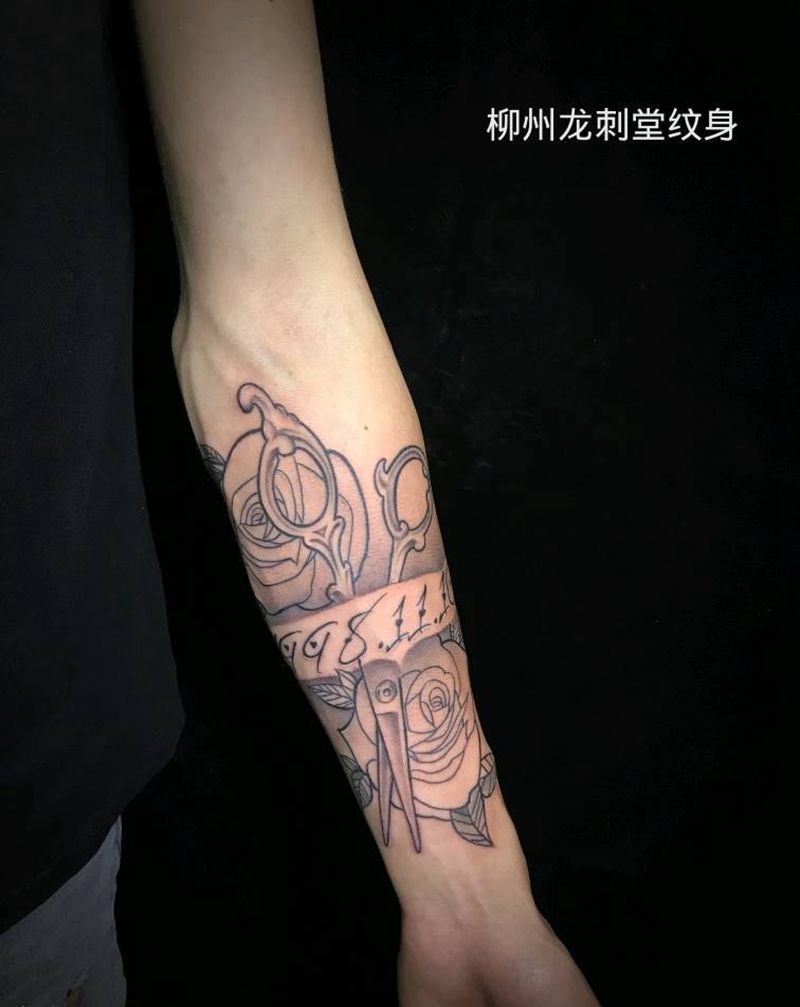 剪刀玫瑰纹身图片_手臂New School植物剪刀纹身图案