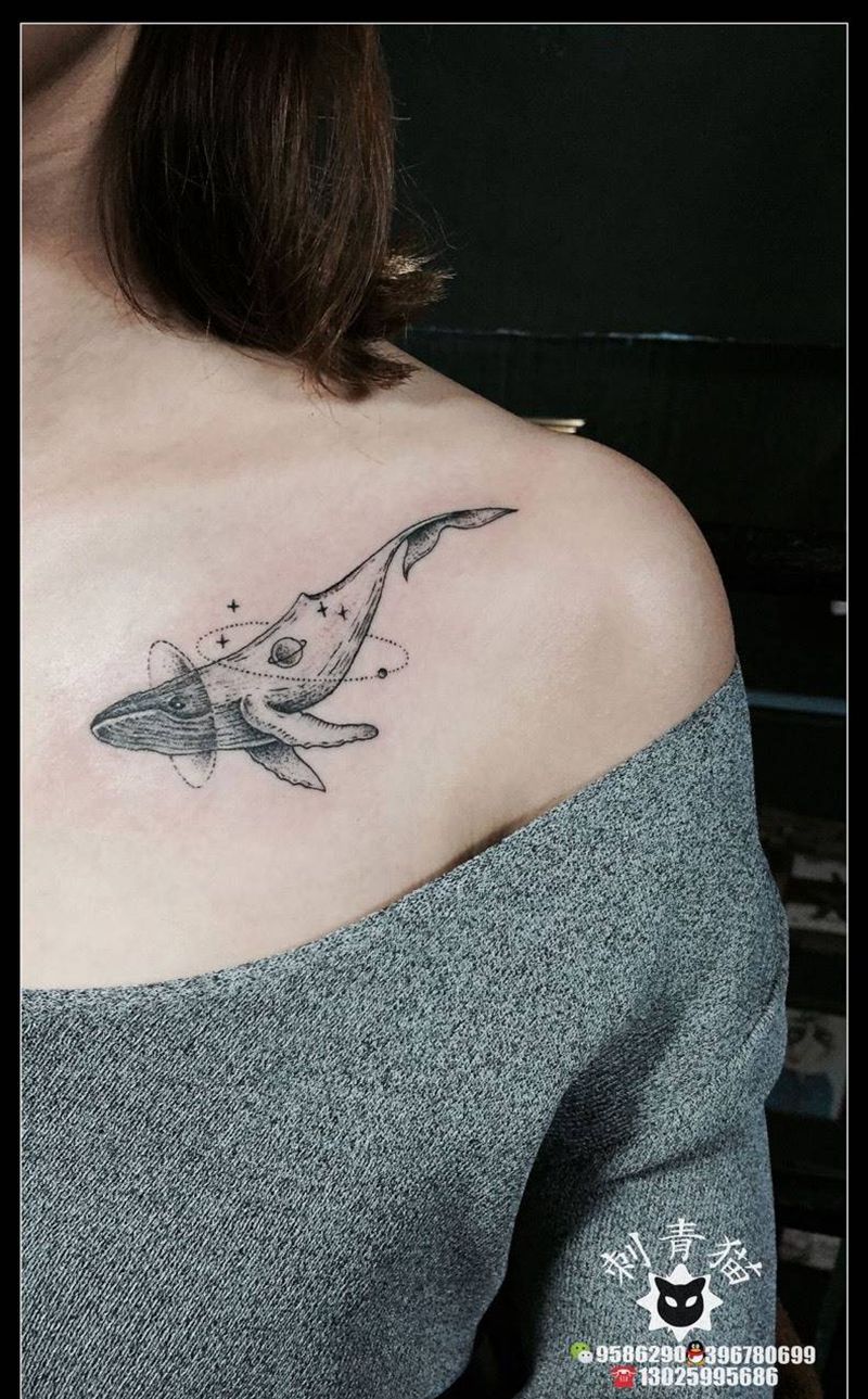 鲸鱼纹身图片_成品颈部胸部肩部欧美清新动物点线鲸鱼纹身图案
