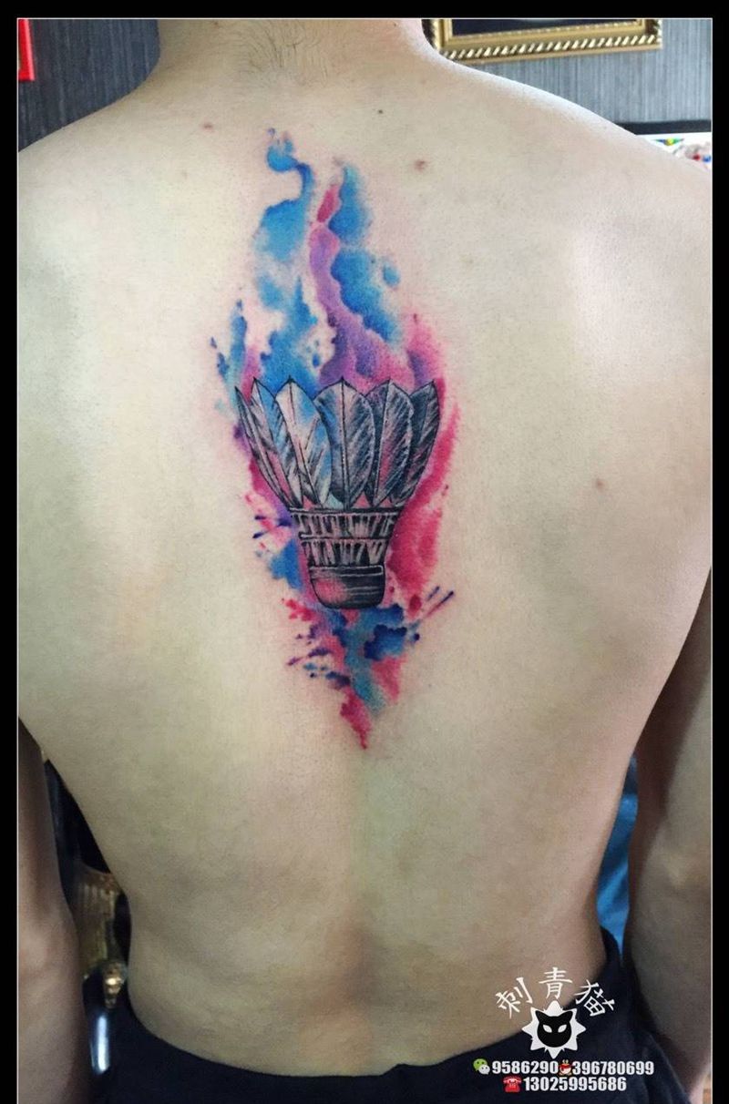 羽毛球纹身图片_成品背部欧美清新静物羽毛球水彩纹身图案