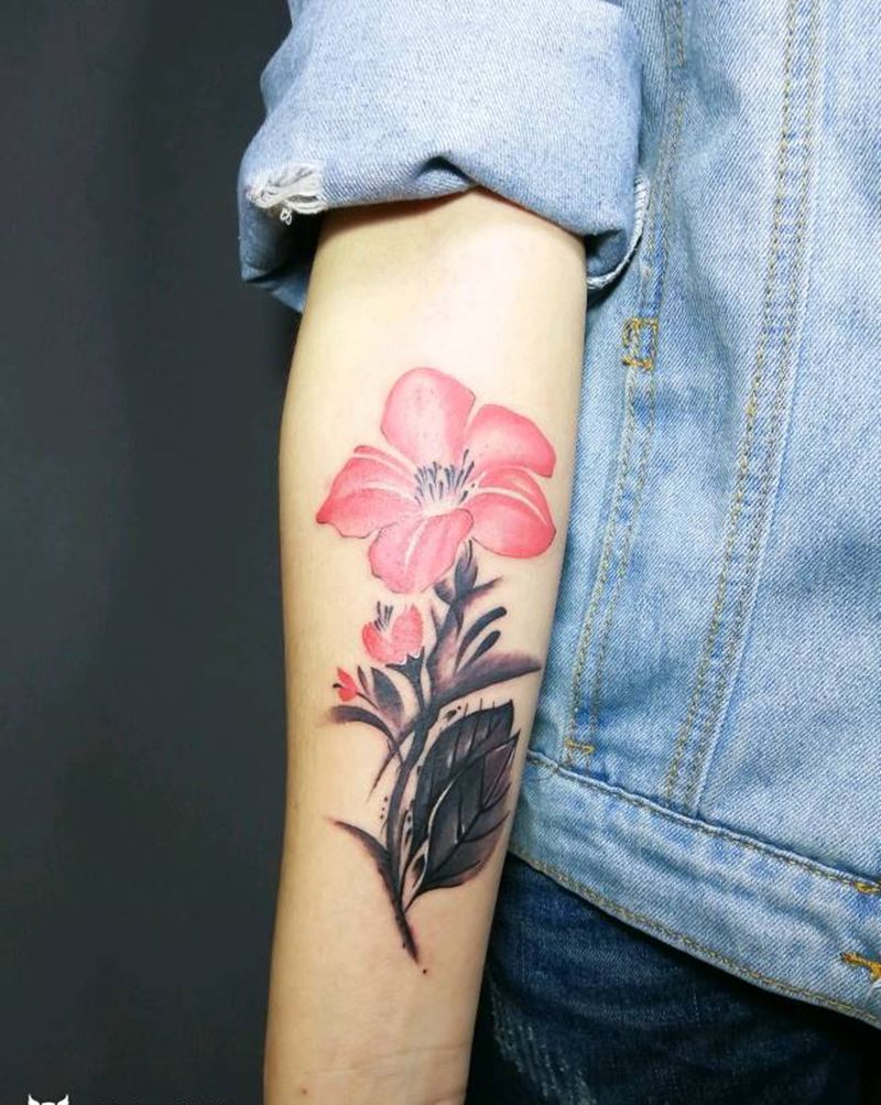 小臂上的花纹身图片_手臂花纹身图案