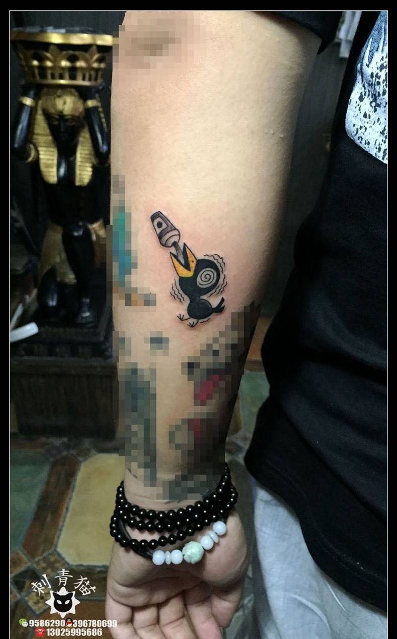 小乌鸦纹身图片_成品手臂手部清新动物欧美纹身图案