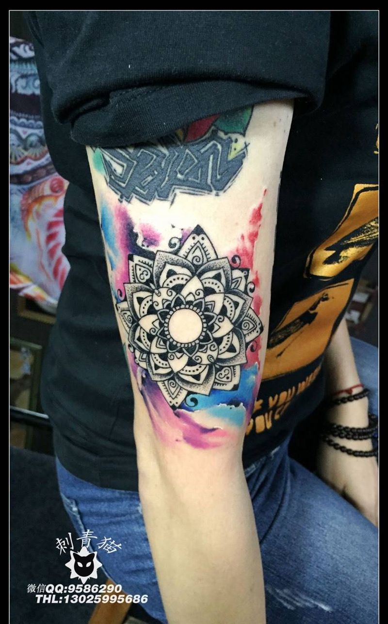 曼陀罗花纹纹身图片_成品手臂手部欧美几何水彩纹身图案
