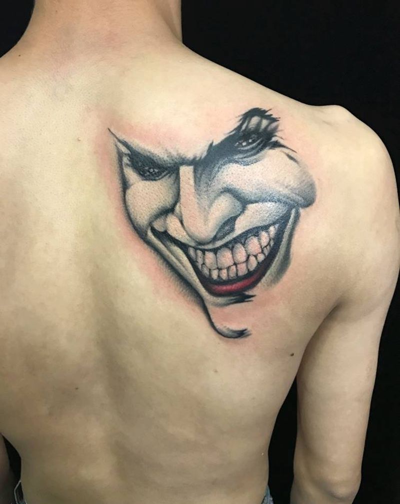 人脸纹身纹身图片_背部欧美写实人物纹身图案