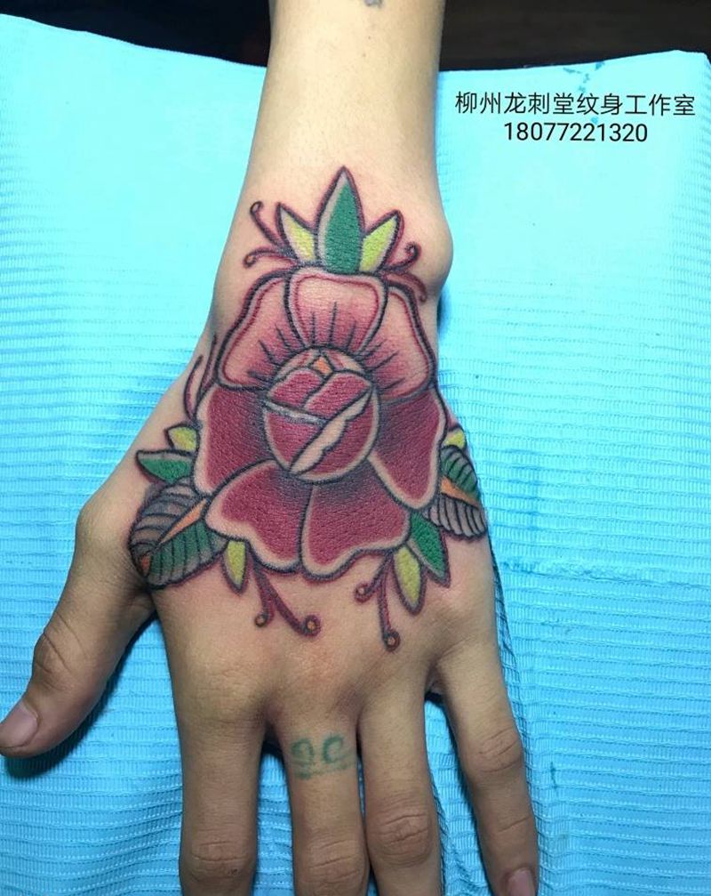 手背花纹身图片_手部植物纹身图案