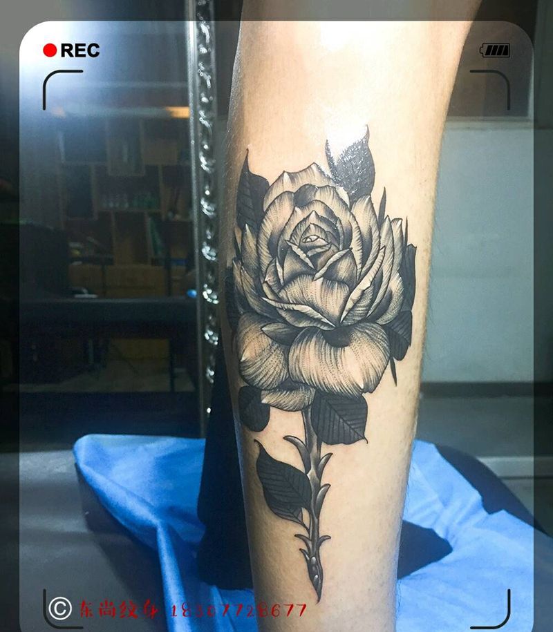 一枝独秀纹身图片_腿部成品纹身图案