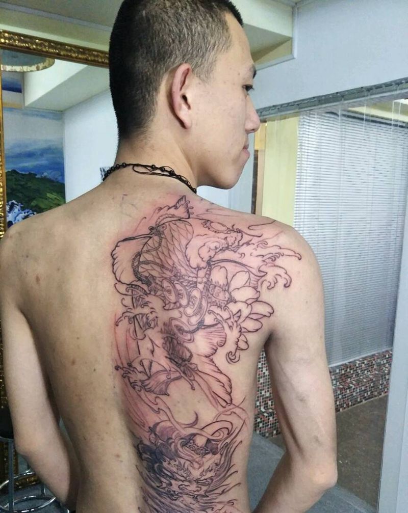 半背招财锦鲤～纹身图片_背部臀部手臂腿部传统写实动物成品纹身图案